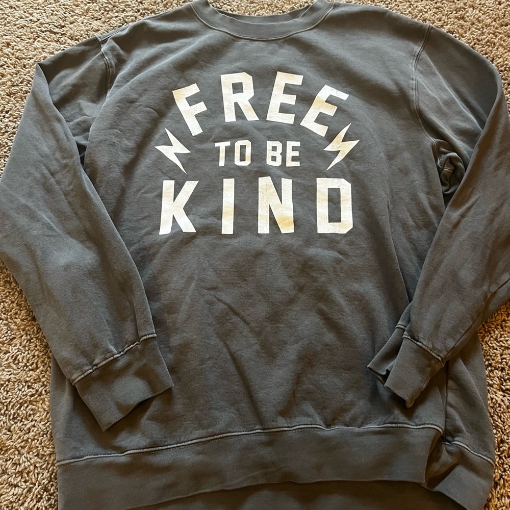 Gray 'Free to Be Kind' Women’s Sweatshirt